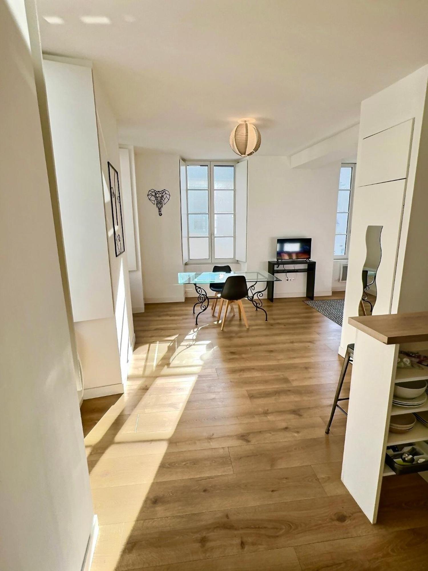 Wonderhost, Au Coeur Du Quartier Du Chateau Pau Luaran gambar