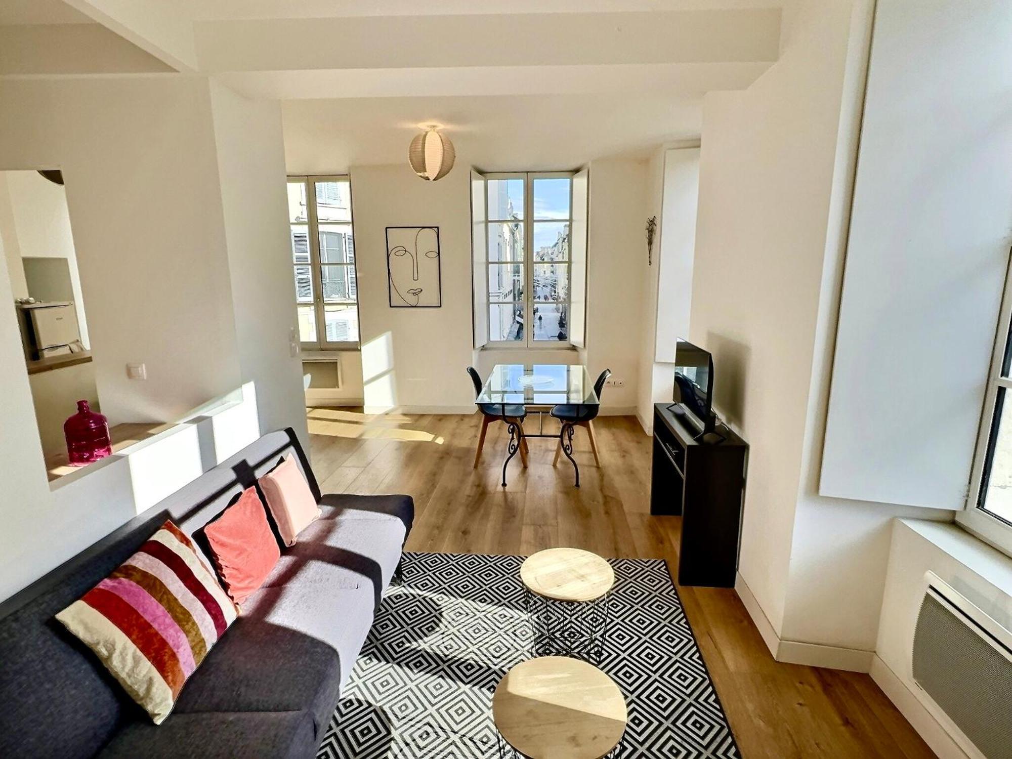 Wonderhost, Au Coeur Du Quartier Du Chateau Pau Luaran gambar